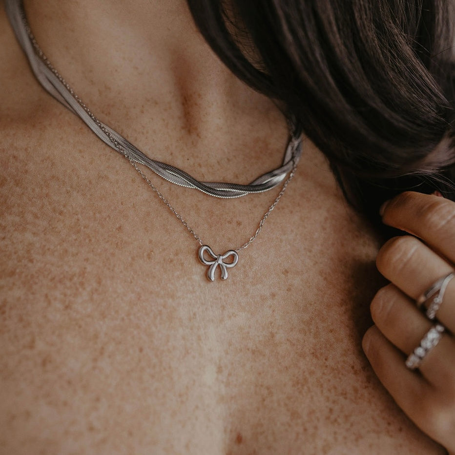 Bow Necklace