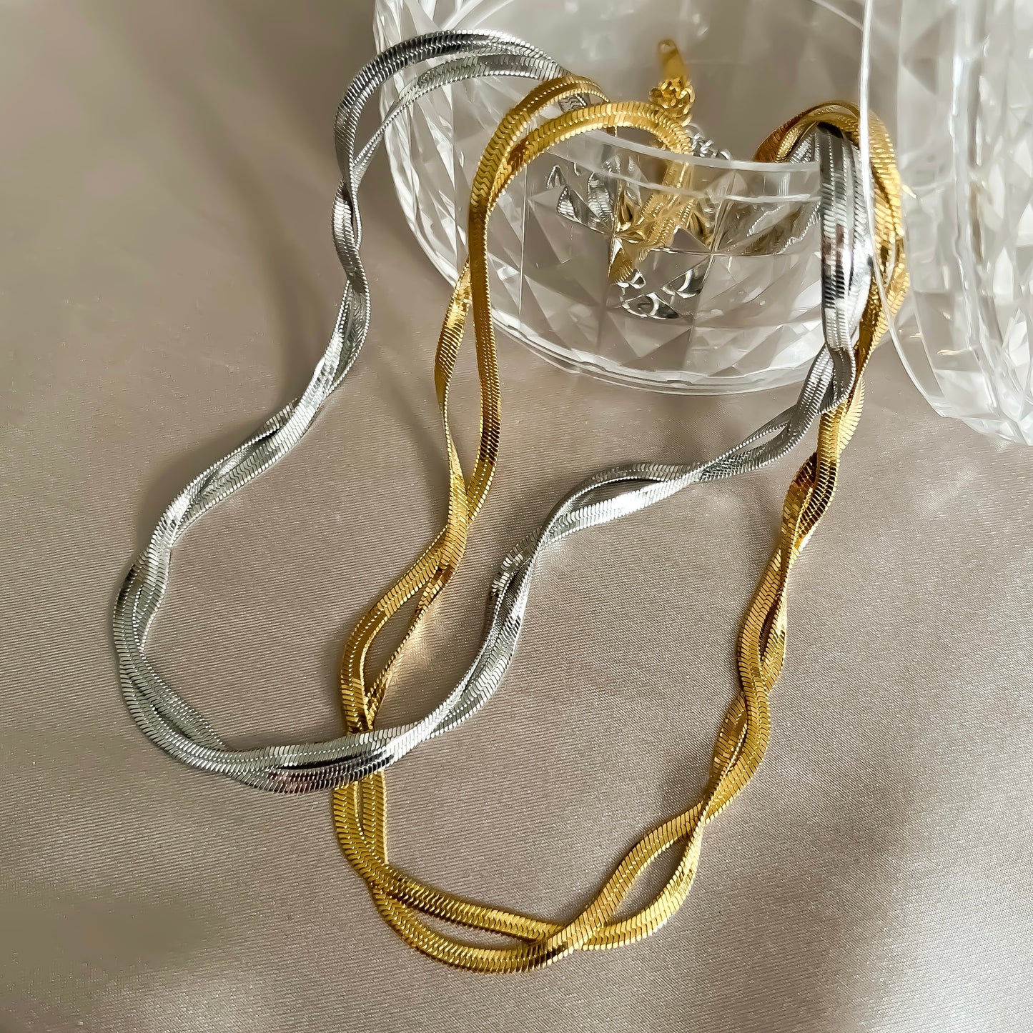 Twisted Larissa Chain