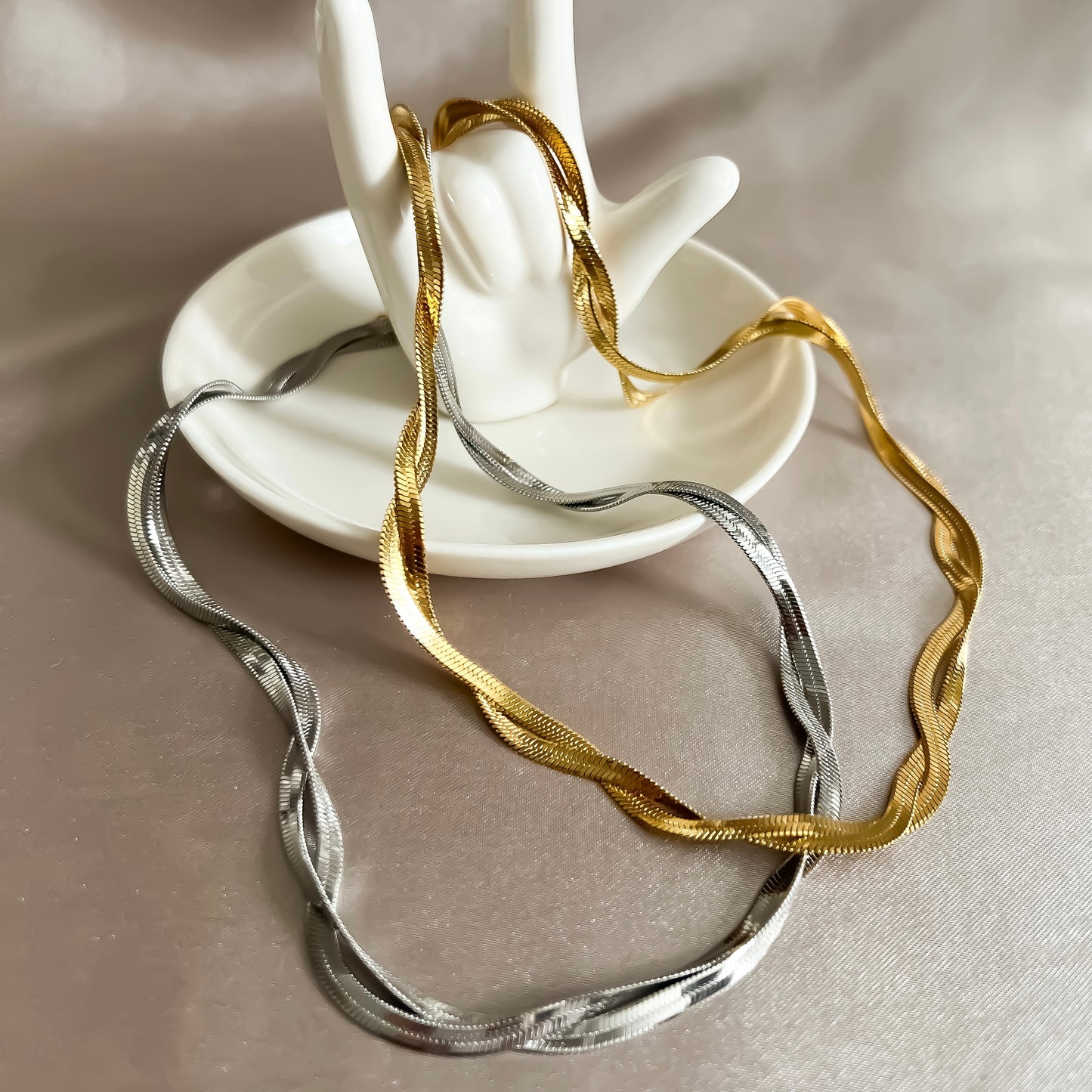 Twisted Larissa Chain