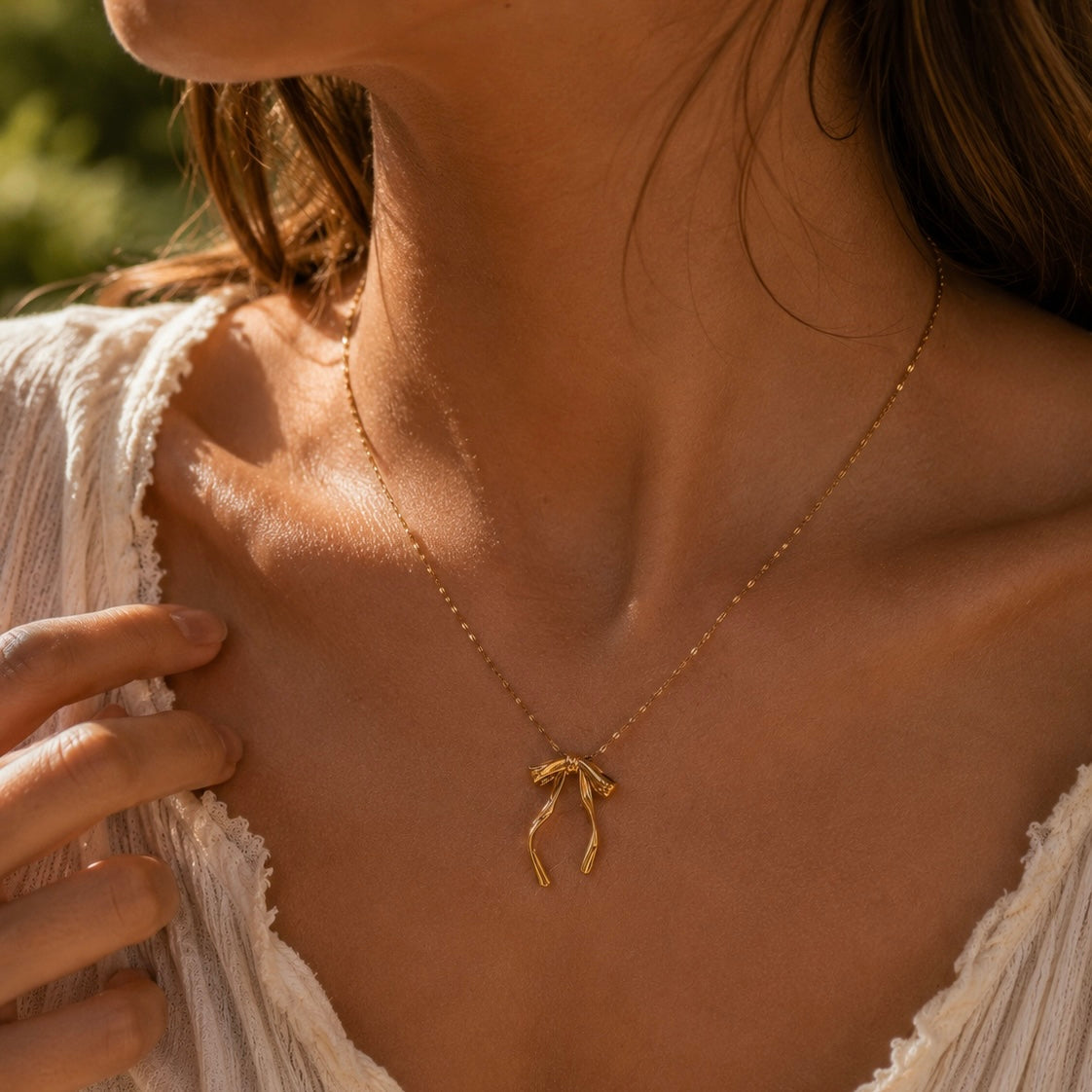 Bow Necklace